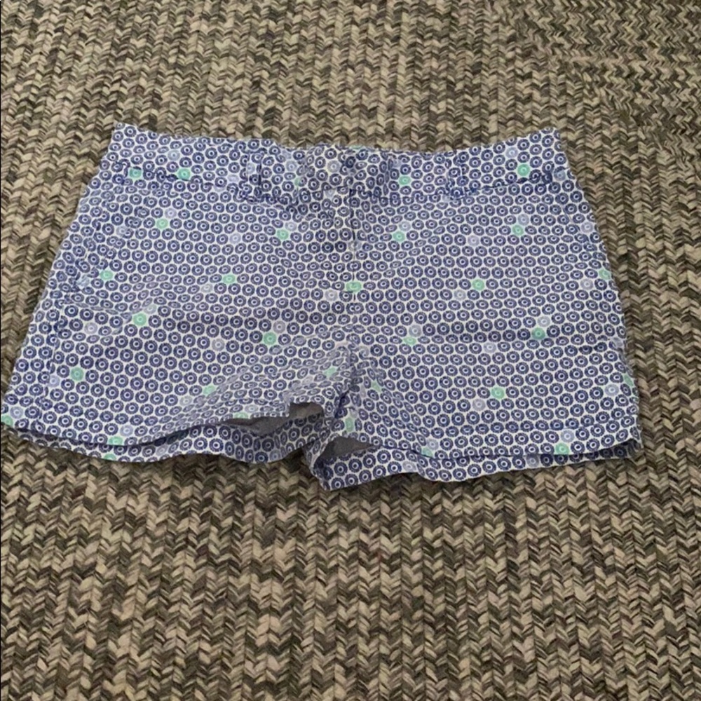 blue vineyard vines shorts.